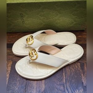 $1050 Brand New Gucci Women's Thong Sandals GG Mystic White G 35+ US 5+